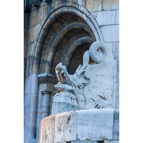 Haseltine, Tom 아티스트의 Hungary-Budapest-Dragon statue at Fishermans Bastion building작품입니다.